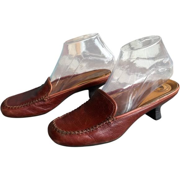 VTG Nurture Brown Leather Kitten Heel Mules Womens SZ 7.5 Y2K Classic Comfort - Picture 2 of 11
